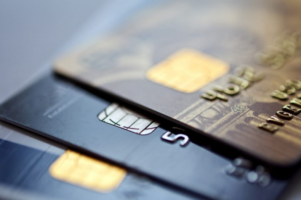 Жителей Тверской области предупреждают о новых уловках мошенников с банковскими картами