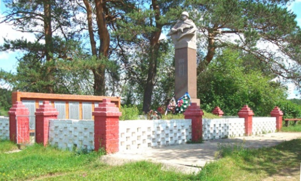 Земельный участок под воинским захоронением и два памятника воинам, павшим в годы Великой Отечественной войны, внесены в ЕГРН