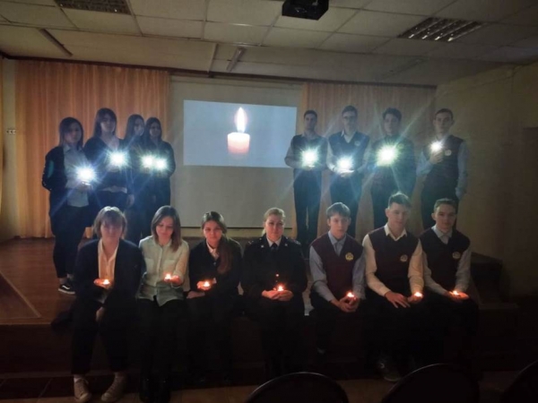 В преддверии Всемирного дня памяти жертв дорожных аварий удомельские школьники вместе с сотрудниками ГИБДД провели мероприятия.
