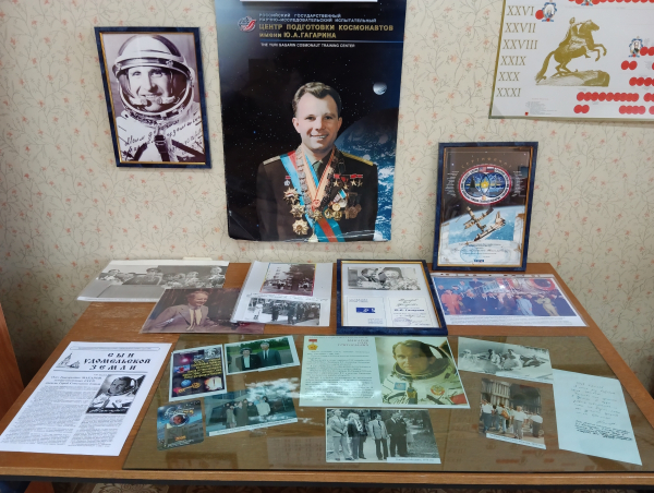С 10 по 21 апреля в архивном отделе Администрации Удомельского городского округа организована мини-выставка, посвященная Дню космонавтики
