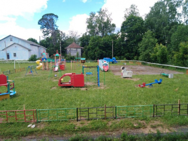 Установлена детская площадка в с. Молдино