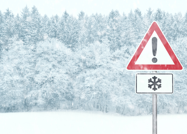 Удомельская  Госавтоинспекция рекомендует участникам дорожного движения быть осторожными в условиях снегопада.