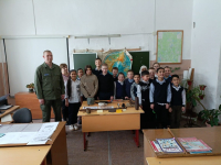 28 февраля заместитель командира поискового отряда «Калина» Артем Никитин посетил Мстинскую школу