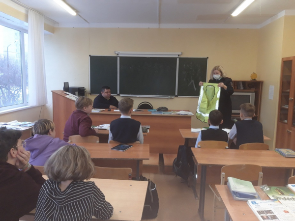 В Удомельской гимназии автоинспекторы провели беседы о безопасном поведении на дорогах в зимний период.
