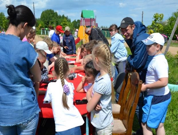 2 июня на детской площадке  в деревне Мишнево состоялся большой ежегодный праздник «Ура каникулы»,  посвящённый Дню защиты детей.