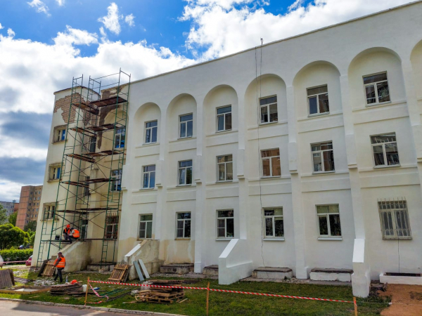 Начался ремонт фасада здания Администрации Удомельского городского округа