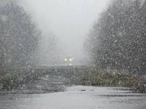 Удомельская  Госавтоинспекция рекомендует участникам дорожного движения быть осторожными в условиях снегопада