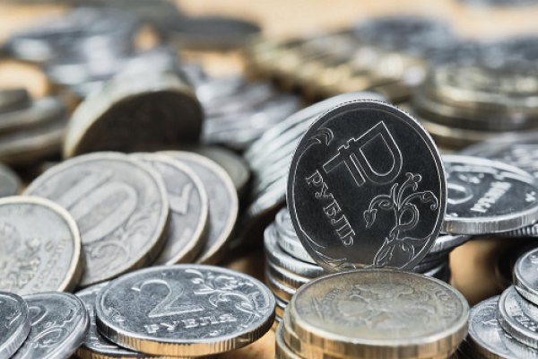Тверичане чаще открывают вклады в рублях и юанях