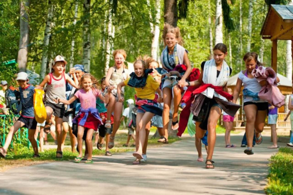 В России стартует программа кешбека за путевки в детские лагеря
