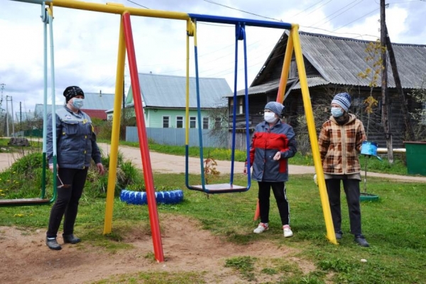Жители деревни Мишнево в мае текущего года провели работы по благоустройству центральной площади.