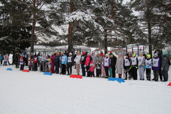 11 февраля в Удомле на «Лыжню России - 2024» вышло более 100 человек