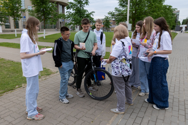 «Бегущая книга» в Удомле: интеллектуальный забег объединил спорт и литературу