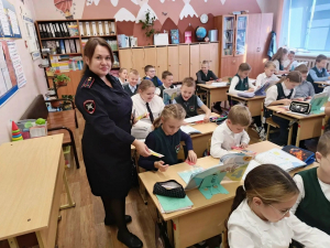 Сотрудники Удомельской Госавтоинспекции провели уроки по Правилам дорожного движения в школе №1 им. А.С. Попова