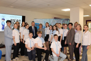 Вожатые и подростки атомградов защищают просветительские городские маршруты перед Главами городов