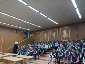 Открытое познавательное занятие по Правилам дорожного движения «Дорожные ловушки» прошло в Удомельской первой школе.