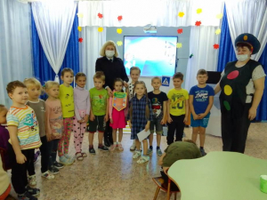 В Удомельском детском саду &laquo;Буратино&raquo; провели викторину по ПДД  &laquo;Живи по правилам&raquo;.