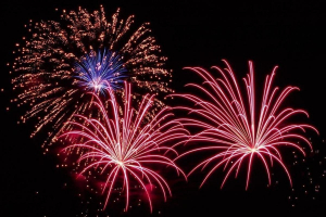 Новогоднего салюта и массовых гуляний в этом году не будет