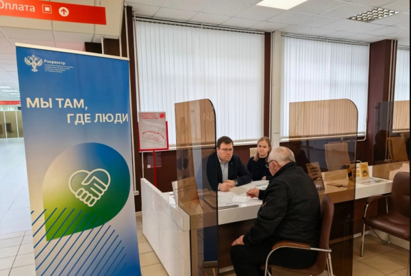 Накануне Международного дня пожилых людей тверской Росреестр проконсультировал граждан по вопросам оформления недвижимости