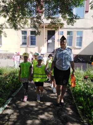 В Удомле сотрудники Госавтоинспекции провели профилактическое мероприятие &laquo;Шагающий автобус&raquo;