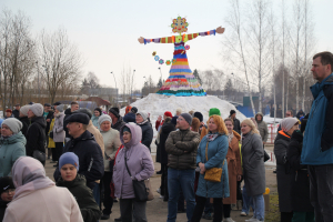 Съели блины, поучаствовали в забавах и сожгли чучело