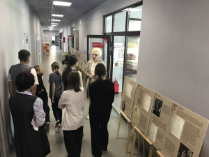 24 мая в День открытых дверей для гостей Центральной библиотеки им. Н.А. Зворыкина прошли несколько обзорных экскурсий с посещением музейной комнаты &laquo;Зворыкинское наследие&raquo;