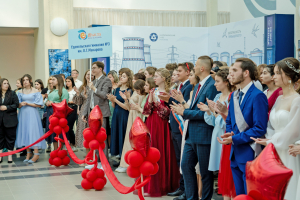 Калининская АЭС: более 160 школьников Удомли попрощались со школой на общегородском празднике &laquo;Выпускной со &laquo;Школой Росатома&raquo;