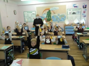 Сотрудники Удомельской Госавтоинспекции провели &laquo;Уроки дорожной безопасности&raquo; для первоклашек начальной школы &laquo;Садко&raquo;.