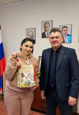 Многодетная семья получила квартиру в Удомле