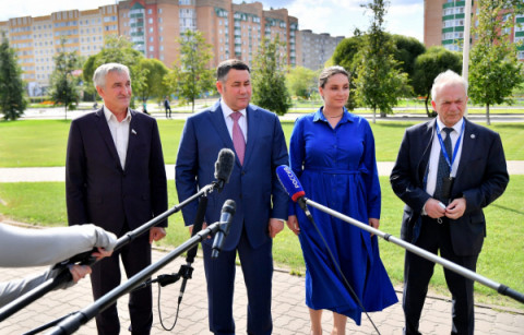 19 августа во время рабочей поездки в Удомельский городской округ Губернатор Игорь Руденя провел встречу с общественностью. В разговоре с жителями обсуждались темы, актуальные для развития муниципального образования