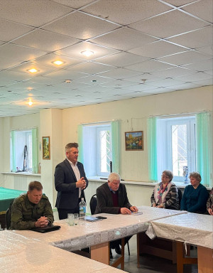 Глава УГО Рихтер Р.А совместно с Военным комиссаром Удомельского городского округа и Лесного муниципального округа Васильевым А.А провели встречу с сотрудниками ООО "МАГИСТРАЛЬ"