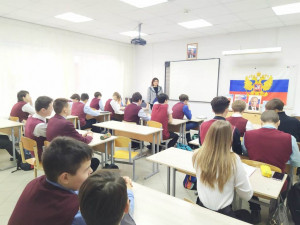 Для учащихся 9 и 11 классов УСОШ № 5 с углубленным изучением отдельных предметов сотрудники Центральной библиотеки им. Зворыкина провели информационные часы &laquo;Умей сказать НЕТ!&raquo;