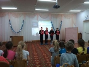 Сотрудники Удомельской Госавтоинспекции совместно с ЮИДовцами побывали в гостях у дошкольников