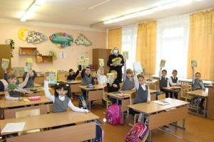 Месячник безопасности. Тематические беседы &laquo;Безопасность на дороге&raquo; в МБОУ УСОШ № 2 им. С. Ступакова