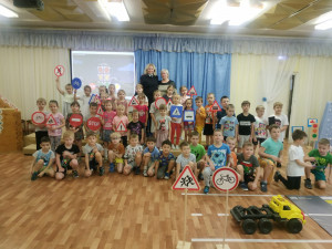 В удомельском детском саду &laquo;Кораблик&raquo; прошло игровое мероприятие по ПДД &laquo;Правила знаю и выполняю&raquo;