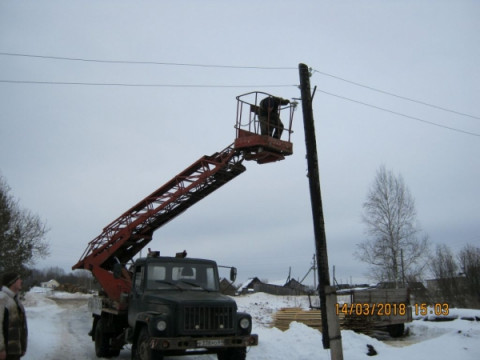 На территории сельских населенных пунктов Удомельского городского округа с 13 марта 2018 года началось проведение работ по замене светильников уличного освещения.