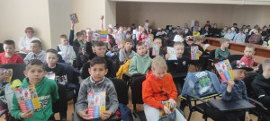 Сотрудники Госавтоинспекции напоминают правила безопасного поведения детям в летних пришкольных лагерях