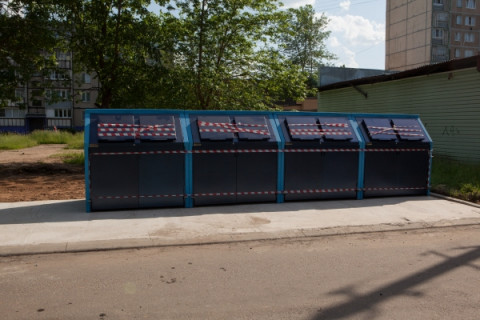 В Удомле началось обустройство контейнерных площадок.