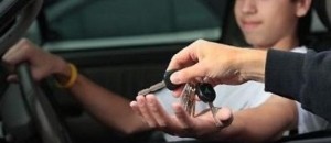 Родителям на заметку! Ответственность за передачу руля несовершеннолетнему