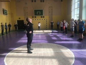 Зарядка со стражем порядка