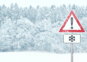 Удомельская  Госавтоинспекция рекомендует участникам дорожного движения быть осторожными в условиях снегопада.