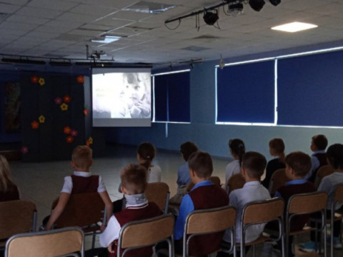 8 сентября в рамках Дня солидарности в борьбе с терроризмом в   Удомельском центре культуры и  досуга  прошла  тематическая  программа для  детей «Памяти  жертв  в  Беслане»