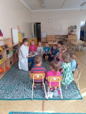 Месячник безопасности. Дидактическая игра &laquo;Дорожные знаки&raquo; в детском саду &laquo;Теремок&raquo;