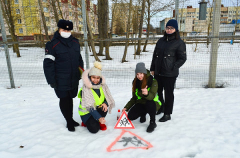 В Удомле провели акцию &laquo;Калейдоскоп дорожных знаков&raquo;.