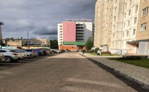 В результате реализации Программы поддержки местных инициатив (ППМИ) в 2021 году на территории многоквартирного дома по адресу: ул. Александрова, д. 8 выполнено благоустройство дворовой территории.