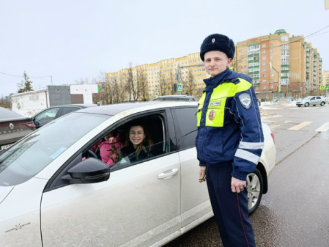 Акция &laquo;Цветы для автоледи&raquo;