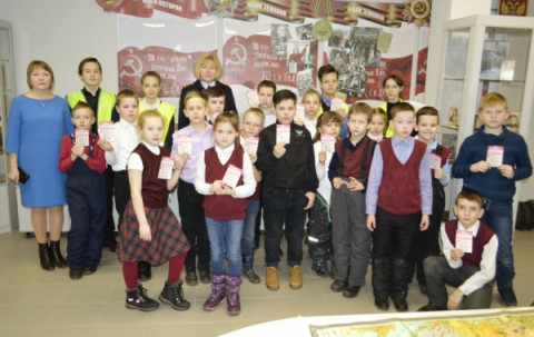 Сотрудники Удомельской Госавтоинспекции и руководство МБОУ УСОШ №4 организовали &laquo;Урок мужества&raquo; в музее Боевой славы.