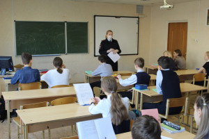 Сотрудники удомельской Госавтоинспекции провели инструктажи по безопасному нахождению на проезжей части.