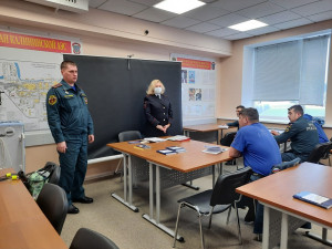 Сотрудники Госавтоинспекции провели занятие для спасателей МЧС Удомли