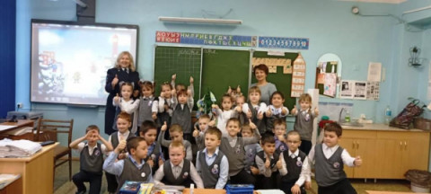 Удомельские автоинспекторы и первоклассники украсили &laquo;Елку безопасности&raquo;