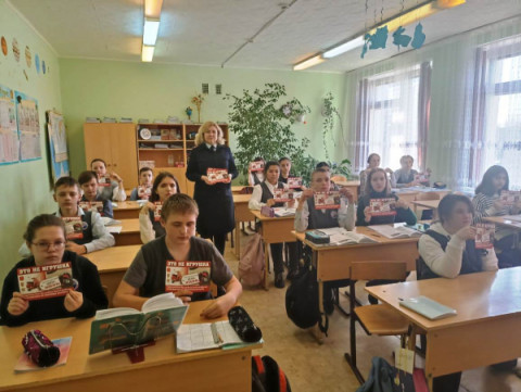 В Удомле сотрудники Госавтоинспекции провели профилактические беседы со старшеклассниками